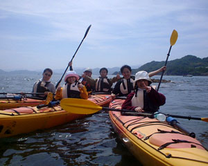 女島と丸亀島の間で